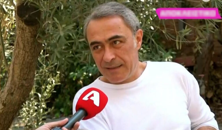 Θανάσης Κουρλαμπάς: «Περπατούσαμε στον δρόμο και μας αντιμετώπιζαν λες και ανήκαμε σε μία κολασμένη οικογένεια»