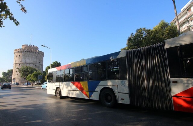 Σύγκρουση λεωφορείων στη Θεσσαλονίκη – Πέντε τραυματίες