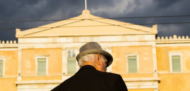 Η Ελλάδα γεννά νέους… συνταξιούχους – Κύμα φυγής από την εργασία