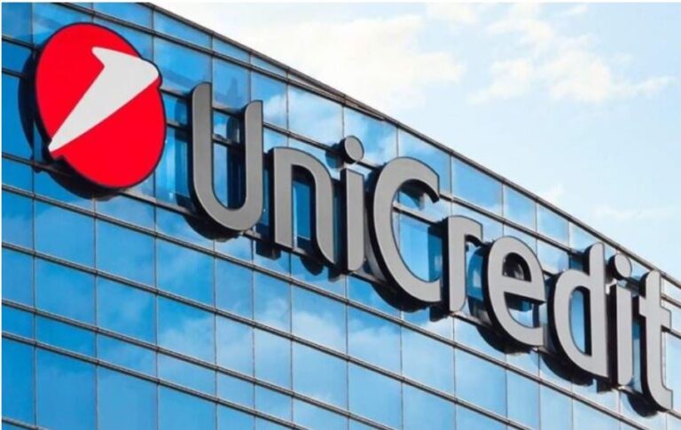 Γιατί η UniCredit αναθεωρεί προς τα πάνω την πρόβλεψη για την ελληνική οικονομία το 2024