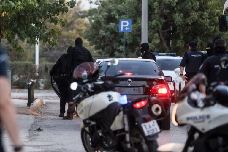 Αμπελόκηποι: Ποινική δίωξη για τέσσερα κακουργήματα στους συλληφθέντες