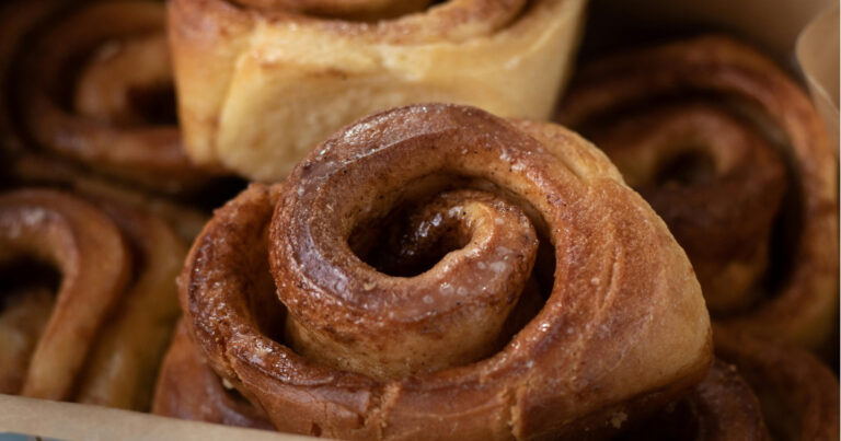 Η εύκολη συνταγή για σοκολατένια cinnamon rolls