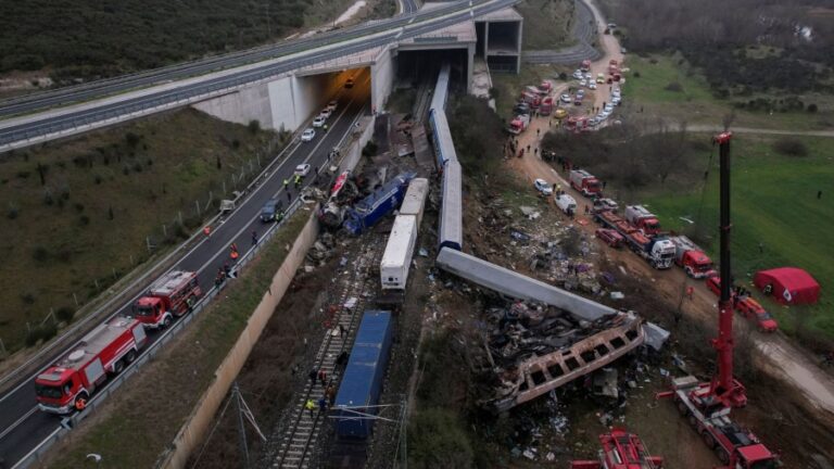 Telegraph: «Ο ελληνικός σιδηρόδρομος από θαύμα μεταφορών έγινε ο χειρότερος της Ευρώπης»