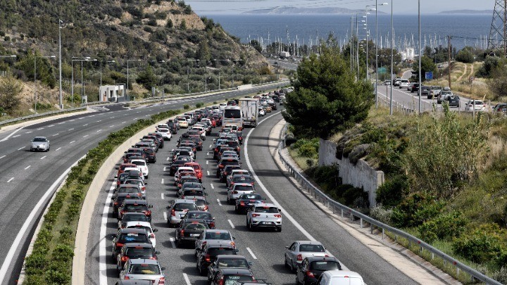 Κανονικά διεξάγεται η κυκλοφορία στην Αθηνών-Κορίνθου – Διακοπή κυκλοφορίας στην παραλιακή οδό Καλάμου-Ωρωπού