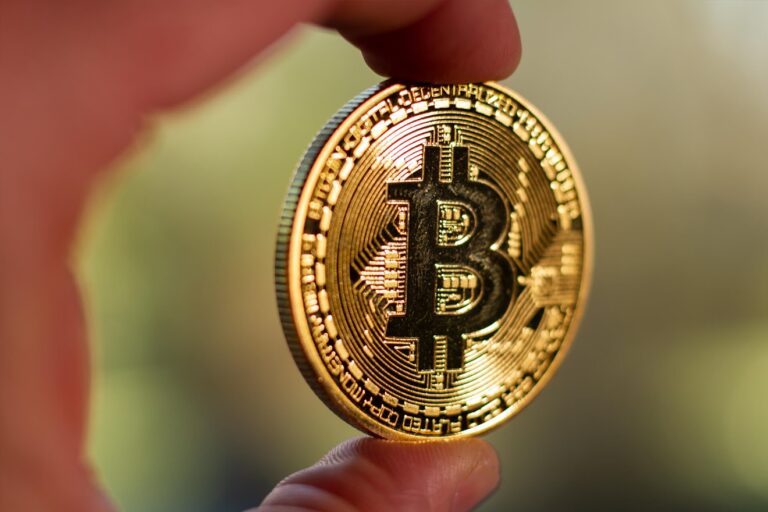 Bitcoin: Προς νέο ιστορικό ρεκόρ το 2025 – Πού θα φτάσει η τιμή