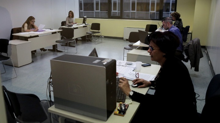 Προϋπολογισμός: Το ισοζύγιο της απασχόλησης στο Δημόσιο – Αποχωρήσεις και προσλήψεις 2023-2025