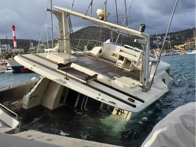 Σύρος: Ημιβύθιση θαλαμηγού γνωστού επιχειρηματία (video)