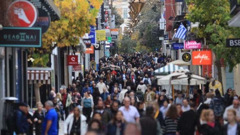 Εορταστικό ωράριο σε ισχύ από σήμερα