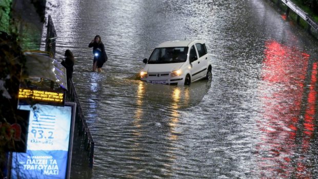 Λεωφόρος Ποσειδώνος: Πολιτική κόντρα για τα λύματα – «Δεν είναι μία εικόνα ιδανική»