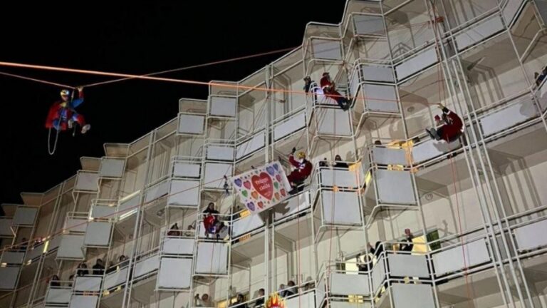 Ιπτάμενοι πυροσβέστες προσγειώθηκαν στην Αιματολογική και Ογκολογική Κλινική Παίδων του Πανεπιστημιακού Γενικού Νοσοκομείου Ηρακλείου