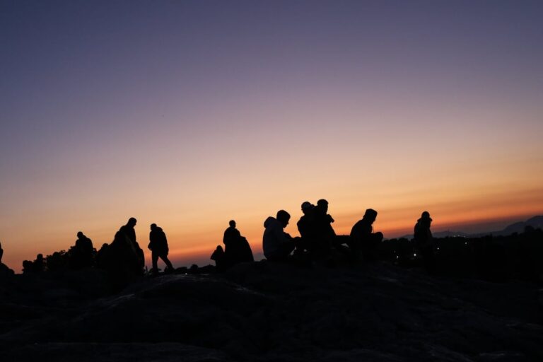 Η Ελλάδα με τις πρωτιές, ξεμένει…από νέους