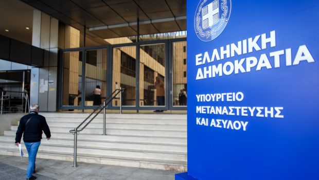 Άσυλο: Και η Ελλάδα βάζει στον «πάγο» τις αιτήσεις Σύρων