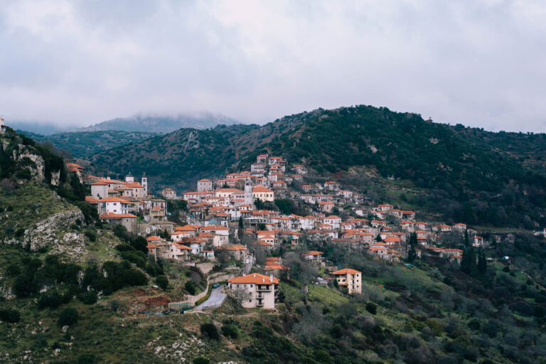 4 χωριά στην Ελλάδα για χειμερινό solo travelling