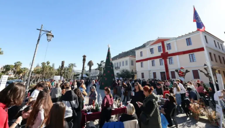 Ο κόσμος αγκάλιασε τη Χριστουγεννιάτικη εορταγορά στο Ναύπλιο