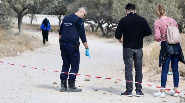 Συνελήφθη 28χρονος κατηγορούμενος για τους πυροβολισμούς στο Μαρκόπουλο, όπου τραυματίστηκαν δύο γυναίκες