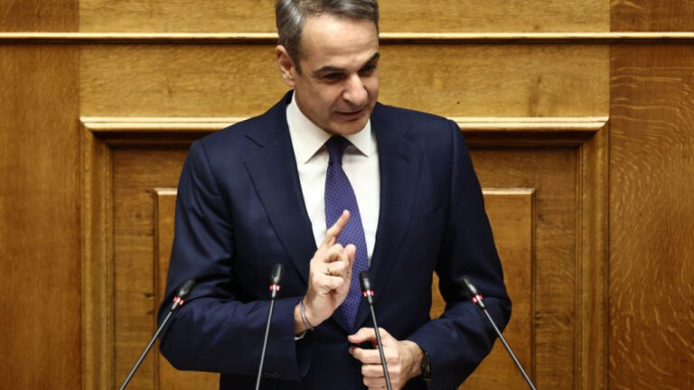 Μητσοτάκης: Το χαρτί της σταθερότητας και το νεύμα προς τους βουλευτές