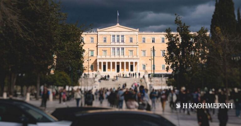 Δημοσκόπηση: Κέρδη για ΠΑΣΟΚ, στη Βουλή το κόμμα του Κασσελάκη