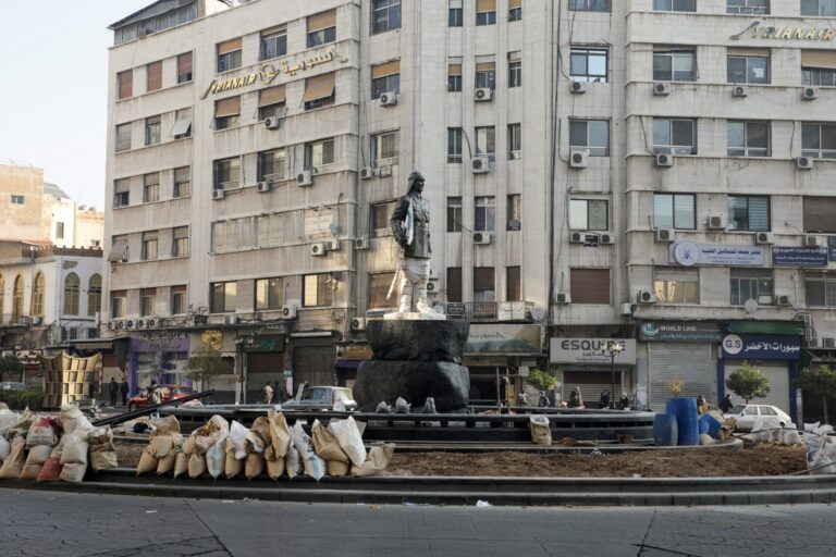 Συρία: Το εκρηκτικό κοκτέιλ ύφεσης, πληθωρισμού, κυρώσεων και (λίγων) πετρελαίων