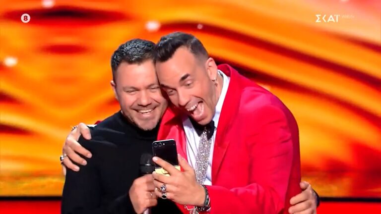 The Voice Special: Χαμούλη έκανε ο happy singer Ευτύχης Μπλέτσας! Η selfie – αυτόγραφο του Μουζουράκη για τη Μαριλού του και η αγκαλιά της Παπαρίζου